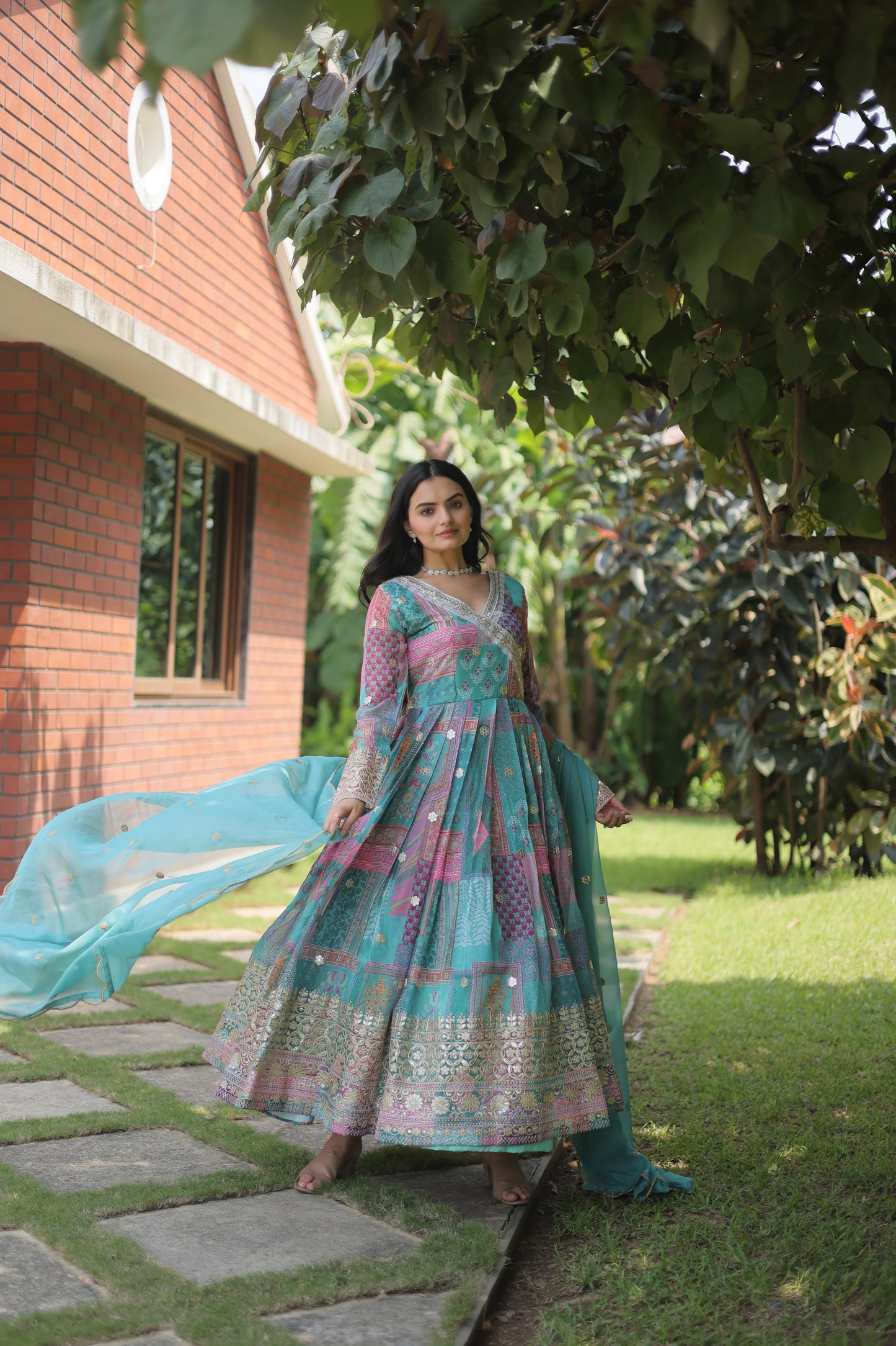 Printed Gown Set With Embroidery