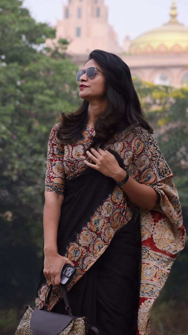 Whispering Elegance: Luxuriously Soft Cotton Saree - Image 2
